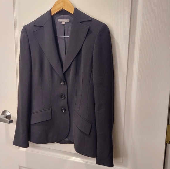 Women’s Ann Taylor 3 button Professional Black Blazer, size 2 - Picture 2 of 8